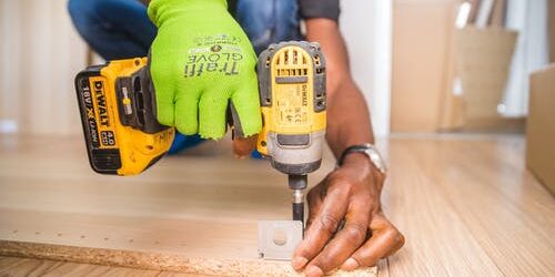 When to DIY and When to Bring in a Contractor